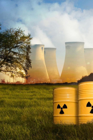 Das Atomzeitalter - Höllenfeuer und Hoffnung (2023)