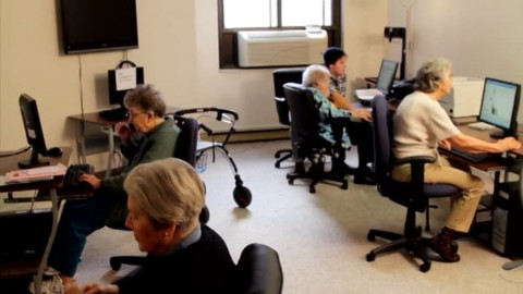 Cyber-Seniors (2014)