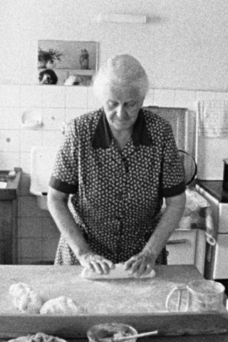 Familiengruft - Ein Liebesgedicht an meine Mutter (1983)